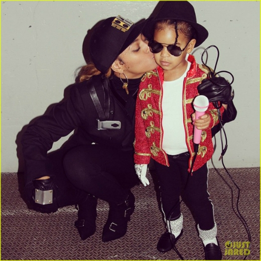 
	
	Beyonce và con gái Blue Ivy hóa thân thành Janet và Michael Jackson.
